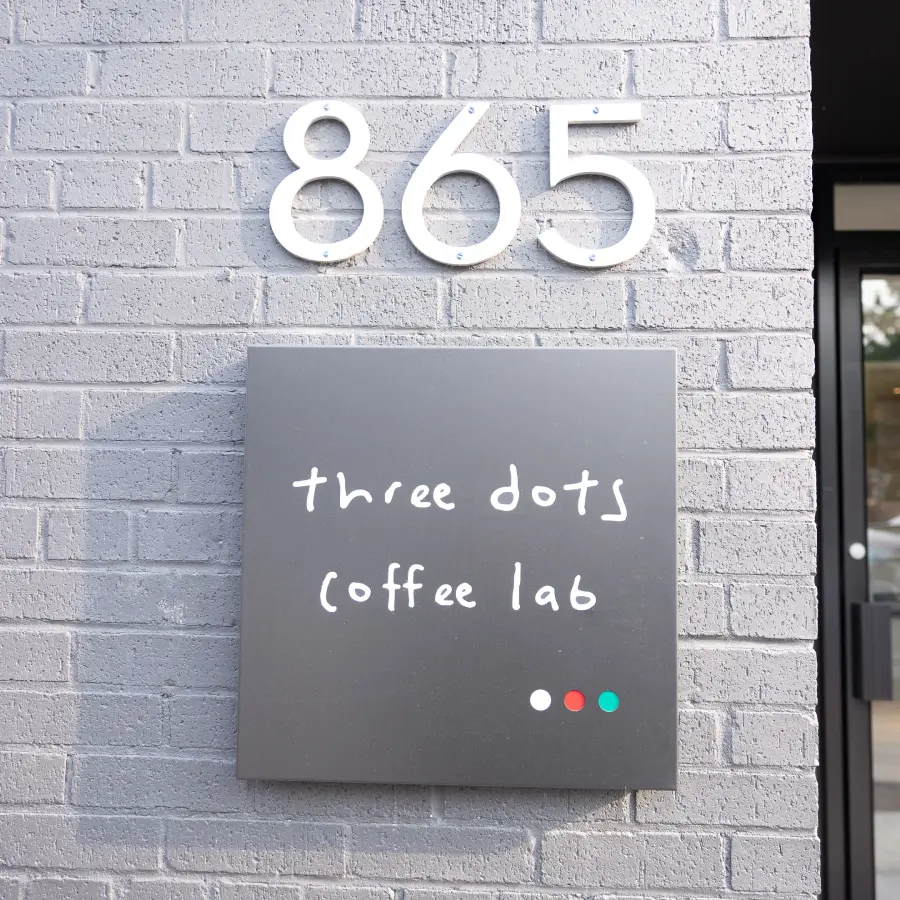 three dots caffee lab interior design